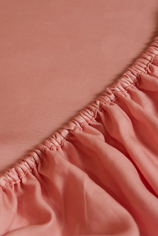 100% Mulberry Silk Fitted Bed Sheet in Pink Close Up