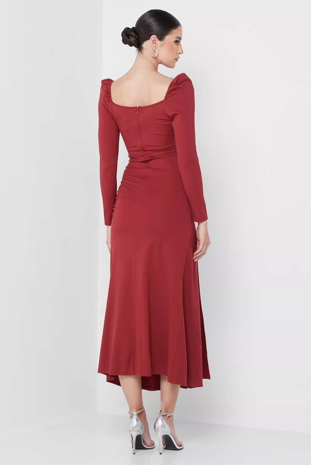 Alluring Puff-Shoulder Wine Red Midi Dress (back)